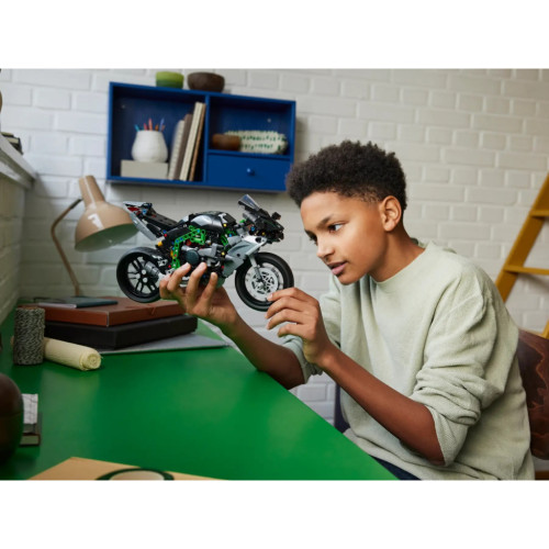 Конструктор LEGO Technic Мотоцикл Kawasaki Ninja H2R 643 детали (42170) – LEGO (вид 1)