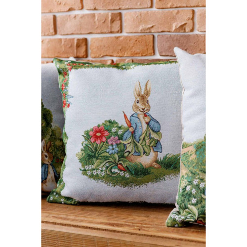 Подушка Прованс декоративная гобеленовая Заяц с морковью Поляна 45х45 см (034248) – Прованс (вид 1)