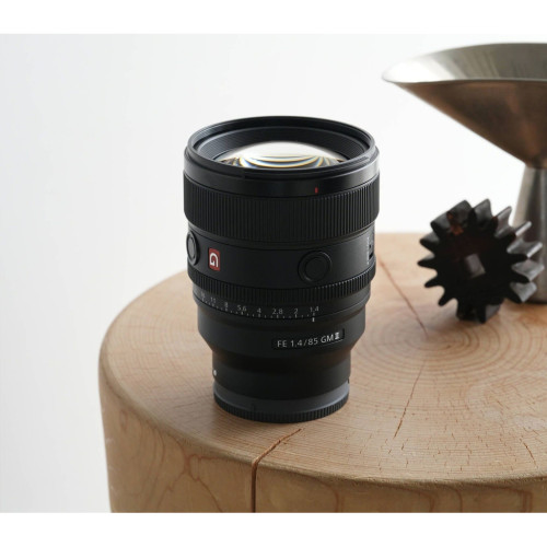 Объектив Sony 85mm f/1.4 GM II для NEX FF (SEL85F14GM2B.SYX) – Sony (вид 1)