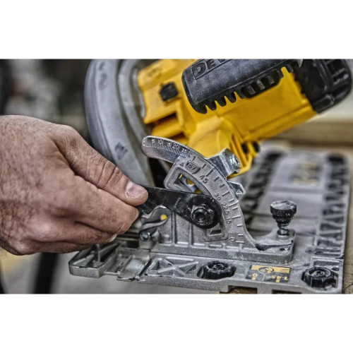 Дисковая пила DeWALT 1600 Вт, диск 190х30 мм, 4.0 кг, кейс (DWE576K) – Dewalt (вид 1)