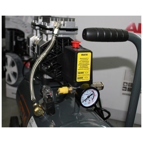 Компресор GTM 24л, 105л/хв, 0,75кВт, 8бар, 220В, 2 циліндри безмасляний (KAW750-24L) – GTM (вид 2)